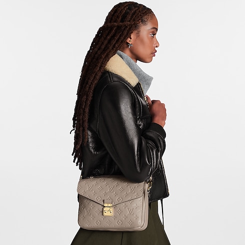 กระเป๋ารุ่น Pochette Métis Monogram Empreinte in ผู้หญิง's กระเป๋าถือ กระเป๋าถือสำหรับผู้หญิง collections by Louis Vuitton (การย่อ/ขยายผลิตภัณฑ์)