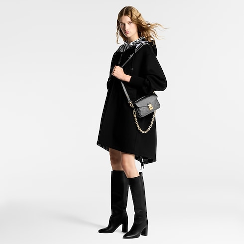 กระเป๋ารุ่น Pochette Métis East West Monogram Empreinte in ผู้หญิง's กระเป๋าถือ กระเป๋าถือสำหรับผู้หญิง collections by Louis Vuitton (การย่อ/ขยายผลิตภัณฑ์)