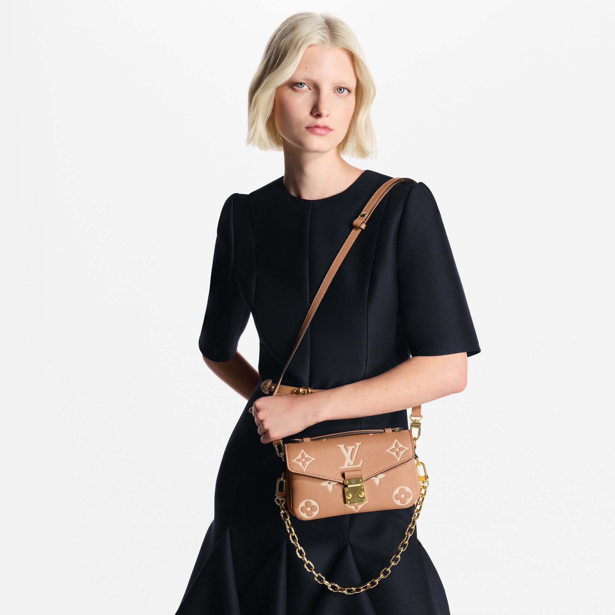 กระเป๋ารุ่น Pochette Métis East West Monogram Empreinte in ผู้หญิง
