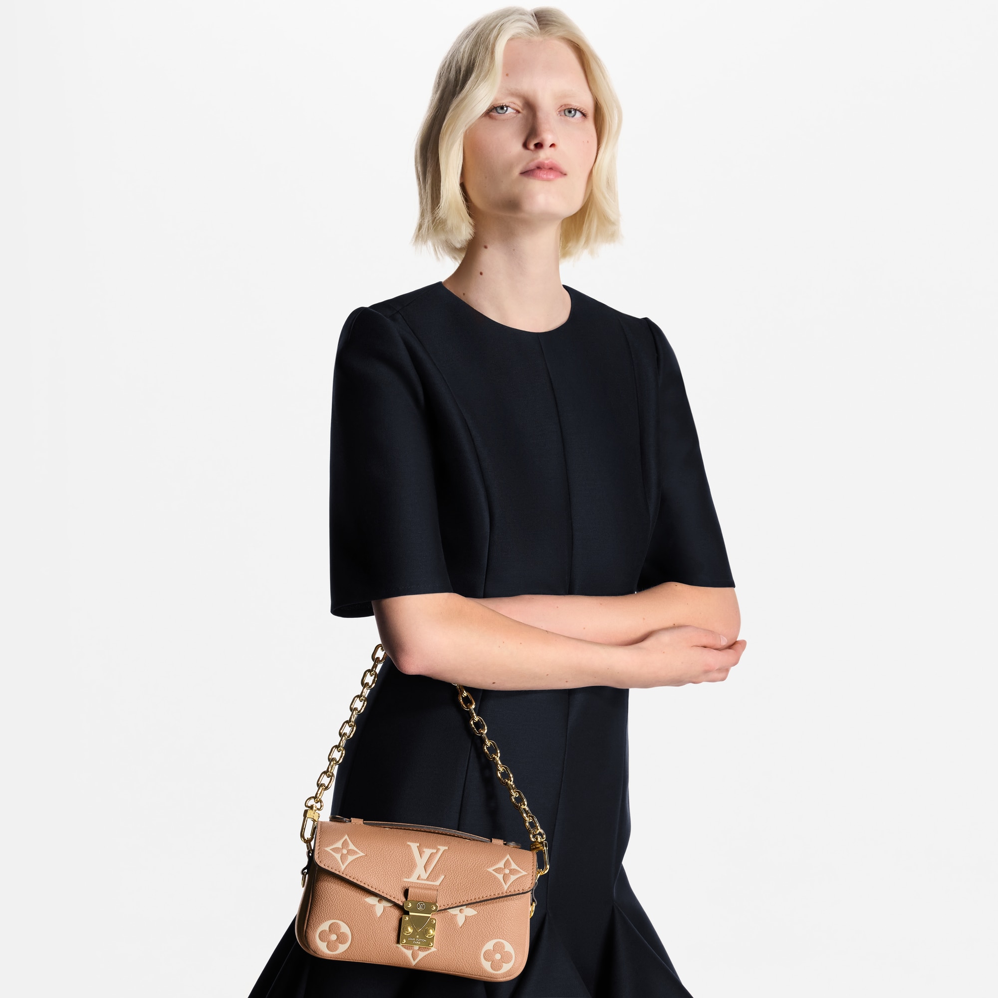 กระเป๋ารุ่น Pochette Métis East West Monogram Empreinte in ผู้หญิง