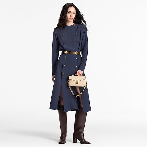 กระเป๋ารุ่น Pochette Métis East West Monogram Empreinte in ผู้หญิง's กระเป๋าถือ กระเป๋าถือสำหรับผู้หญิง collections by Louis Vuitton (การย่อ/ขยายผลิตภัณฑ์)