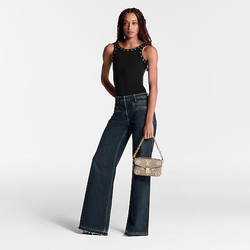 กระเป๋ารุ่น Pochette Métis East West Monogram Empreinte in ผู้หญิง's กระเป๋าถือ คอลเล็คชั่นทั้งหมด collections by Louis Vuitton (การย่อ/ขยายผลิตภัณฑ์)