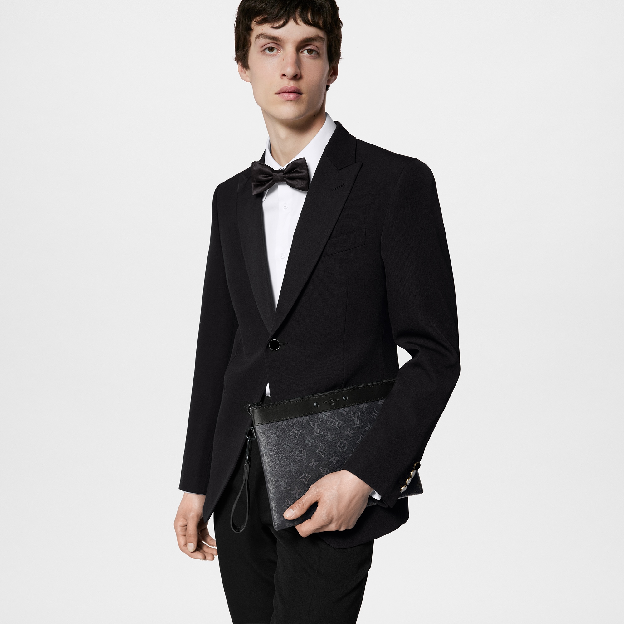 กระเป๋ารุ่น Pochette To-Go Monogram Eclipse in ผู้ชาย