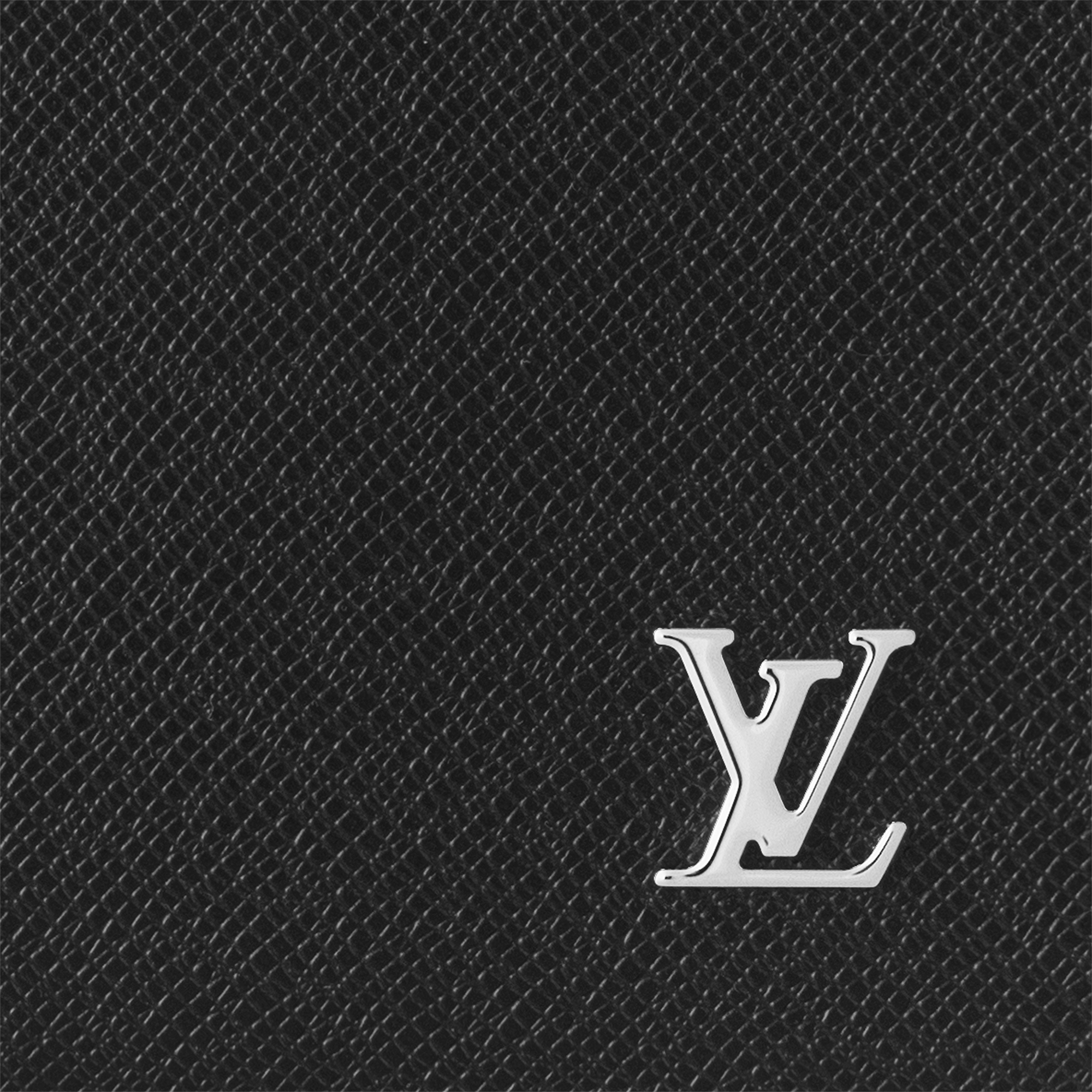 กระเป๋ารุ่น Pochette Voyage หนัง Taiga in ผู้ชาย