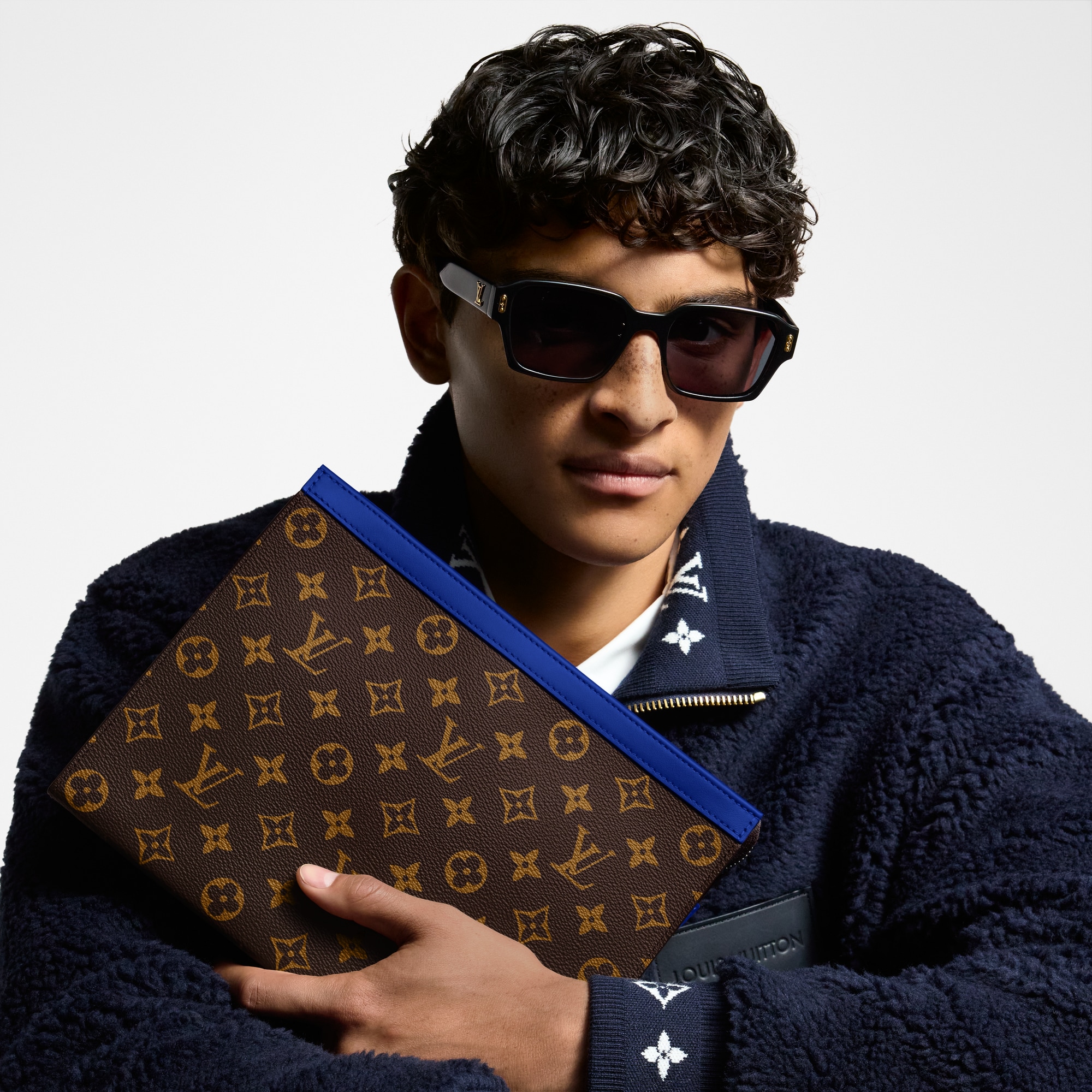 กระเป๋ารุ่น Pochette Voyage MM Monogram Macassar แคนวาส in ผู้ชาย