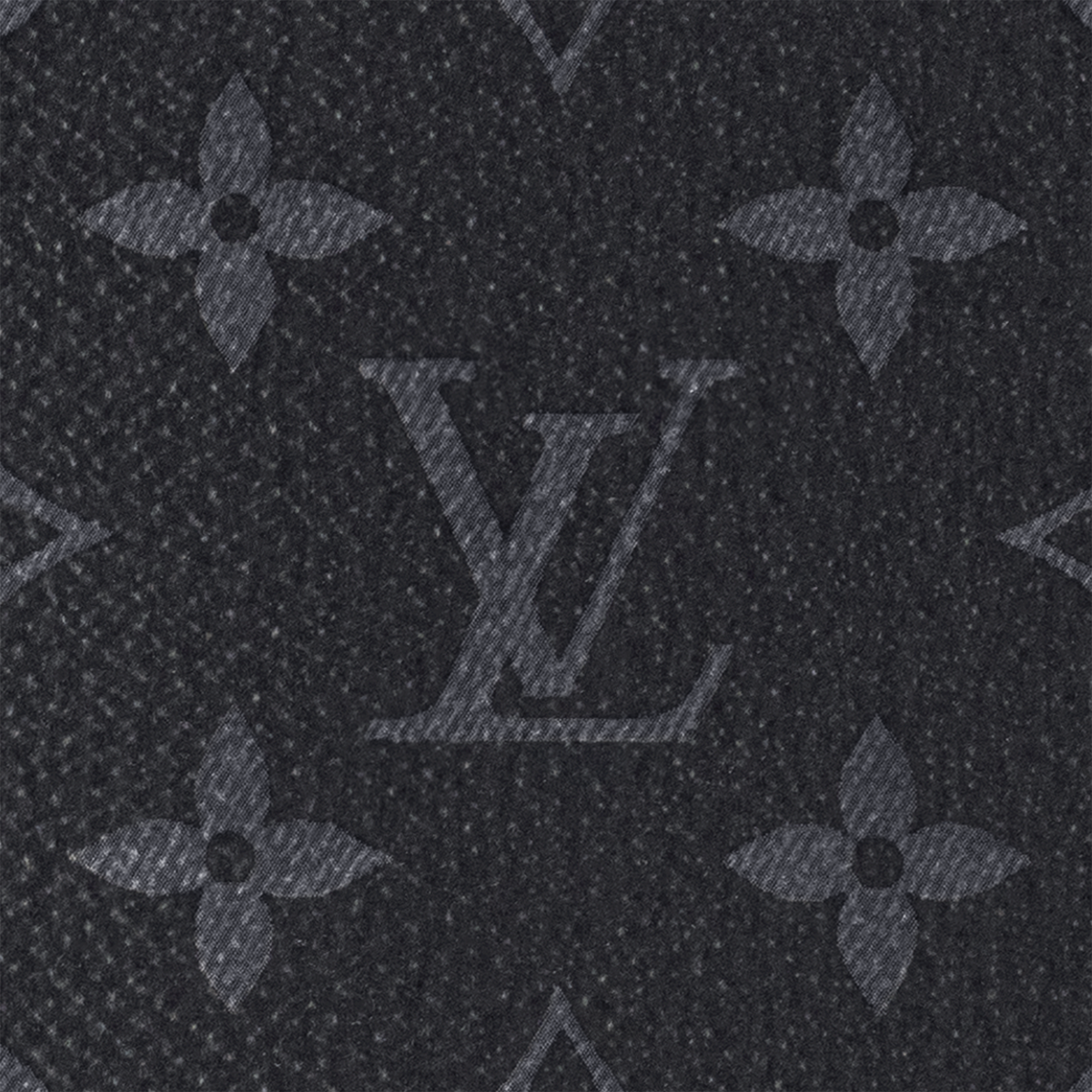 กระเป๋ารุ่น Pochette Voyage MM Monogram Eclipse in ผู้ชาย
