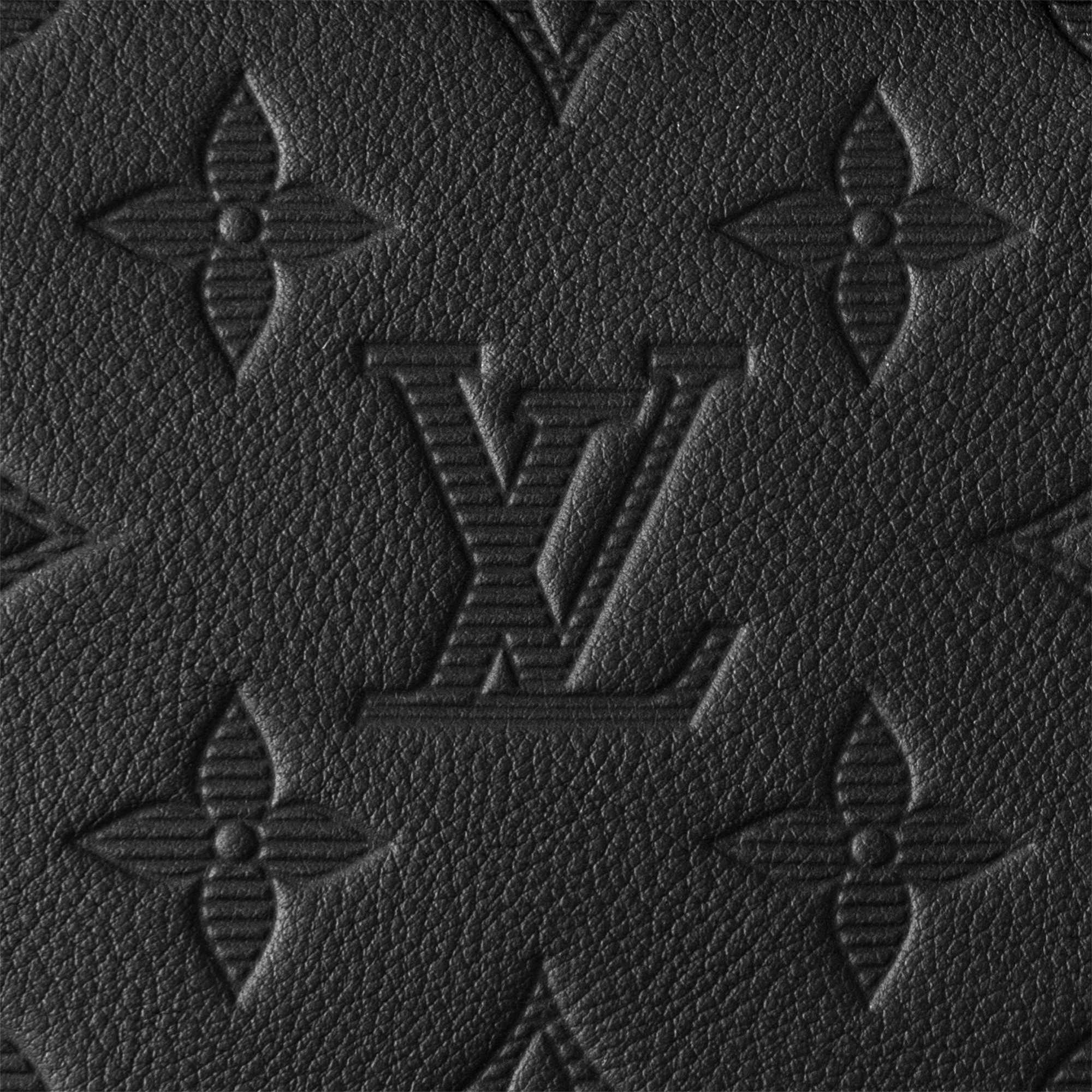 กระเป๋ารุ่น Pochette Voyage Souple หนัง Monogram Shadow in ผู้ชาย