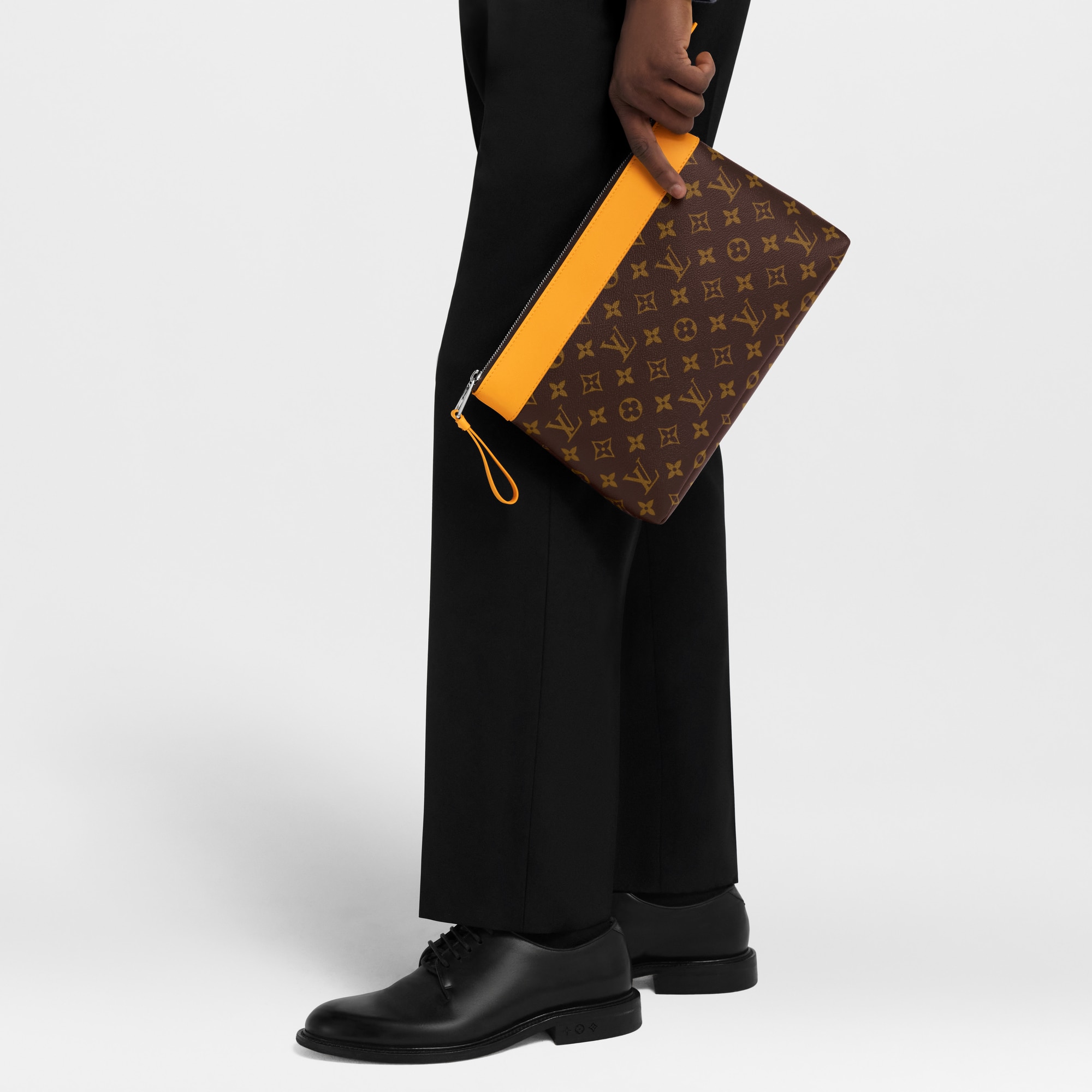 กระเป๋ารุ่น Pochette Voyage Souple Monogram Macassar แคนวาส in ของขวัญสำหรับเทศกาลวันหยุด