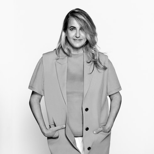 Poster of Patricia Urquiola in ทรังก์ การเดินทาง และ บ้าน's บ้านและศิลปะการไดนิ่ง การตกแต่ง collections by Louis Vuitton