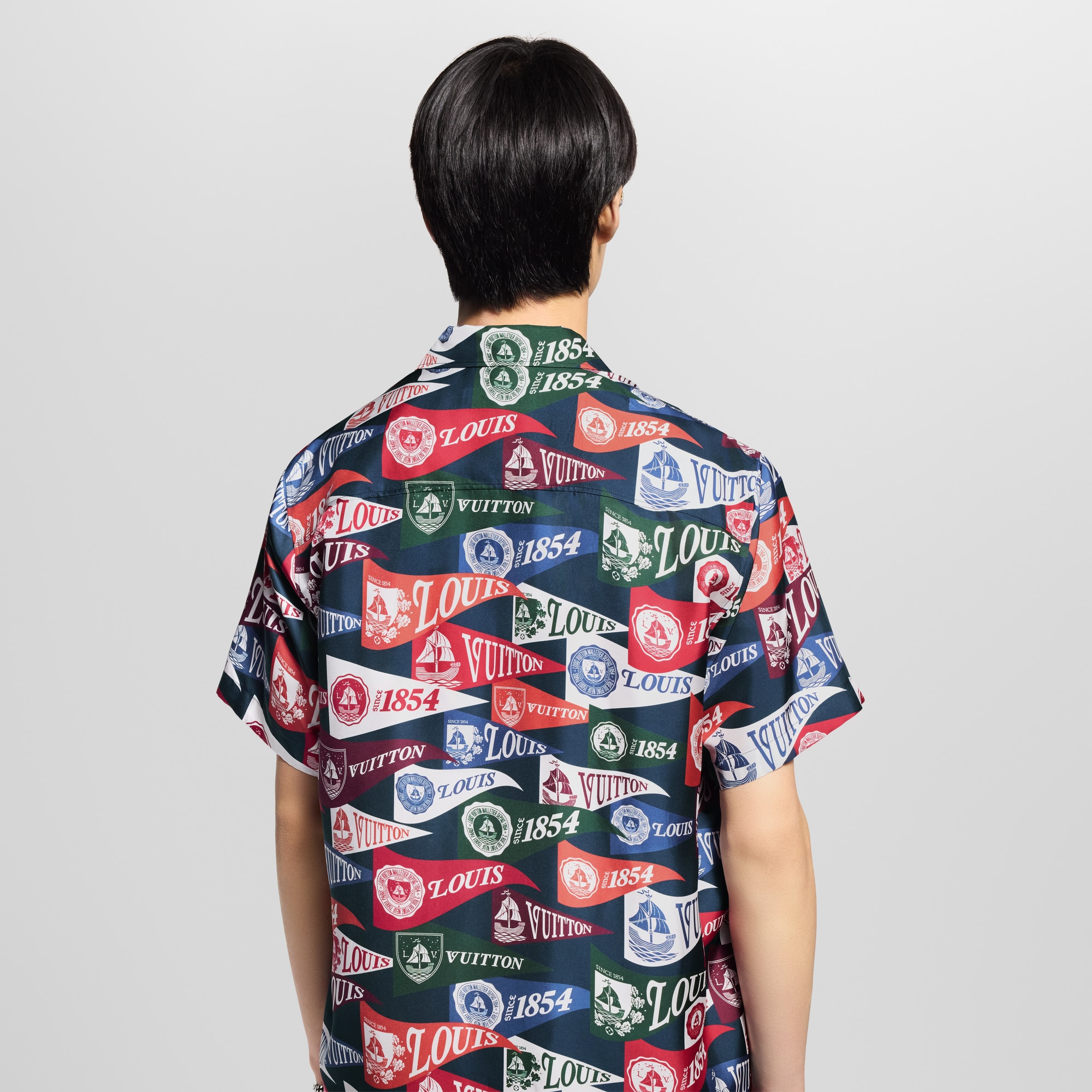 เสื้อเชิ้ตแขนสั้นผ้าไหมผสมพิมพ์ลาย  in ผู้ชาย