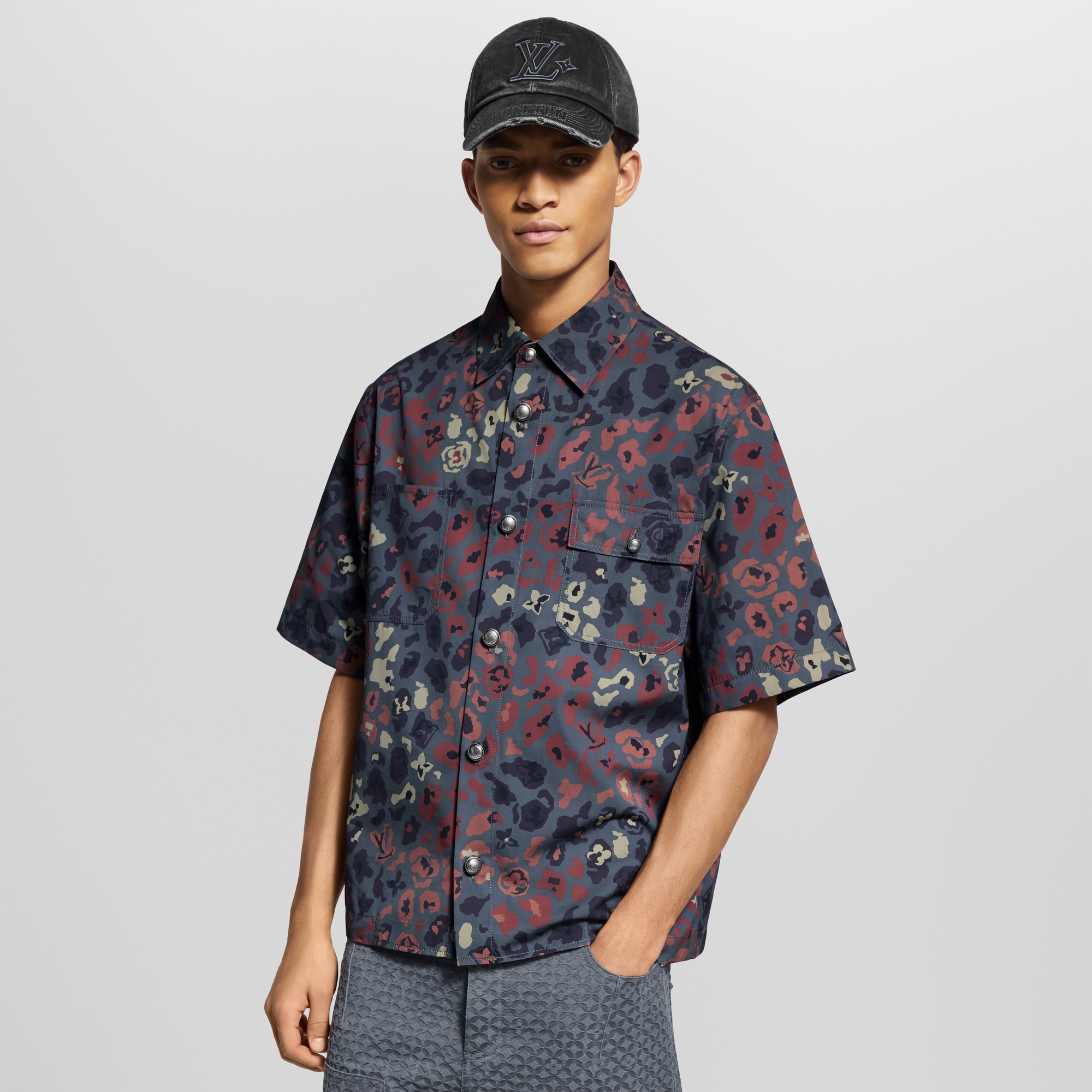 เสื้อเชิ้ตแขนสั้นพิมพ์ลายสไตล์ Workwear  in ผู้ชาย