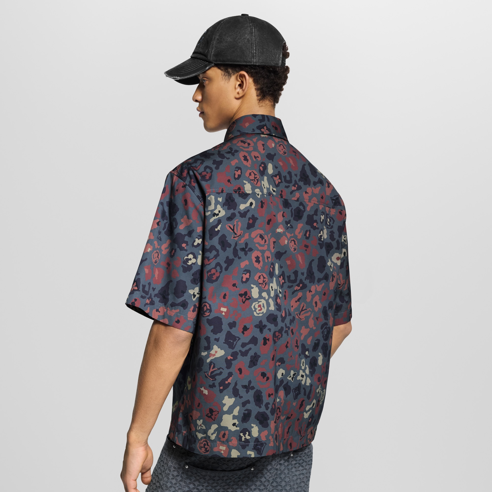 เสื้อเชิ้ตแขนสั้นพิมพ์ลายสไตล์ Workwear  in ผู้ชาย