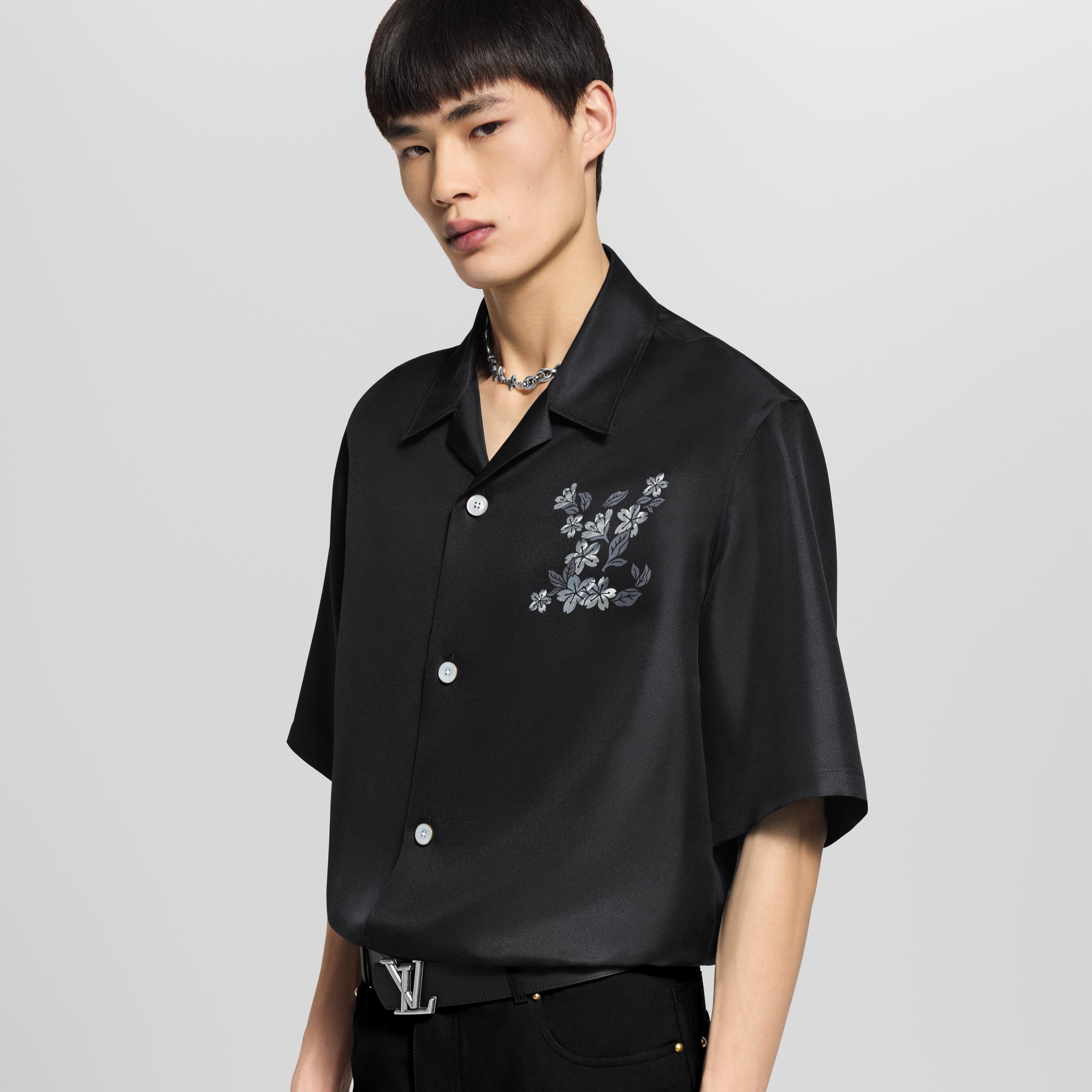 เสื้อเชิ้ตผ้าไหมพิมพ์ลายสัญลักษณ์  in ผู้ชาย