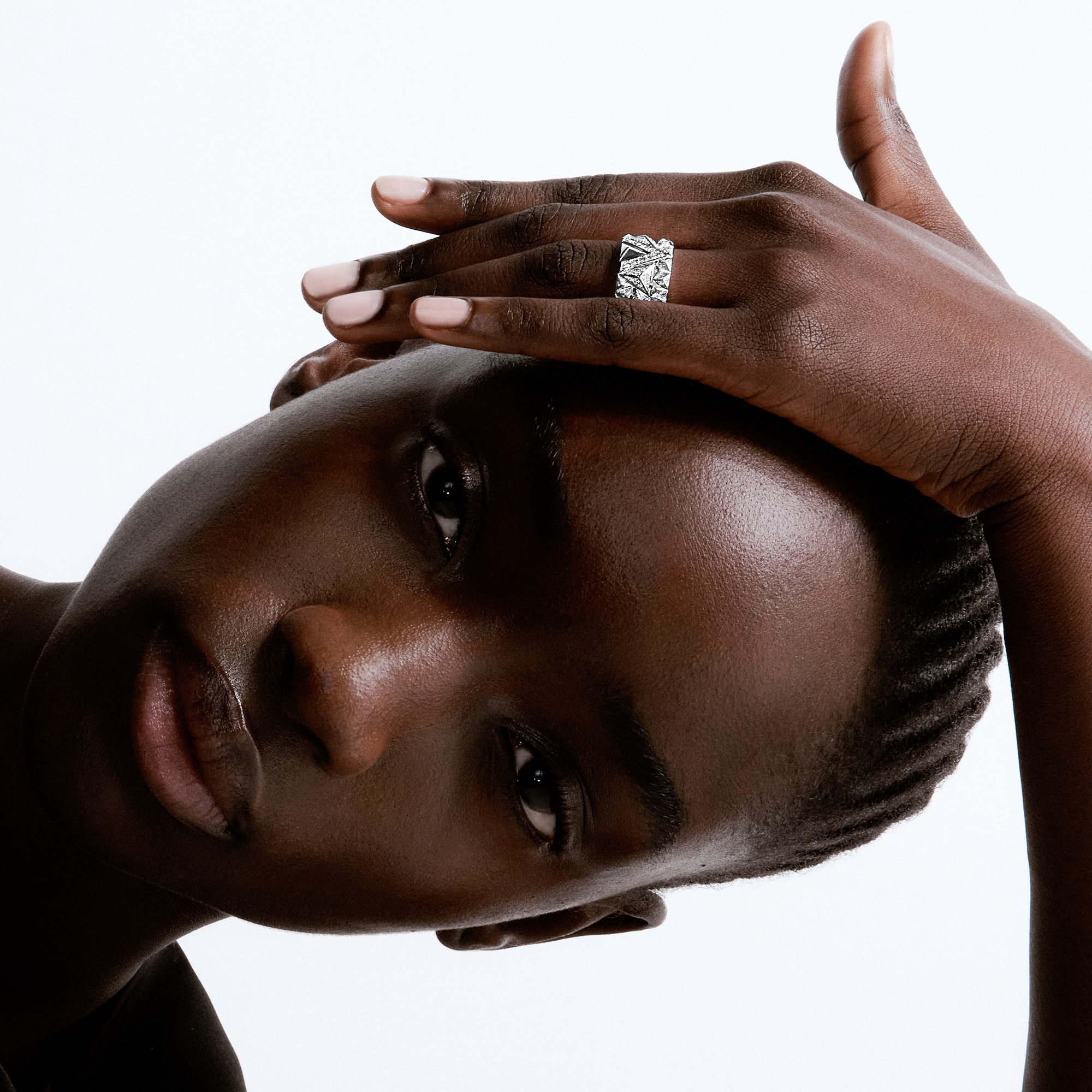 แหวน Pure V ไวท์โกลด์และเพชร  in จิวเวลรี่