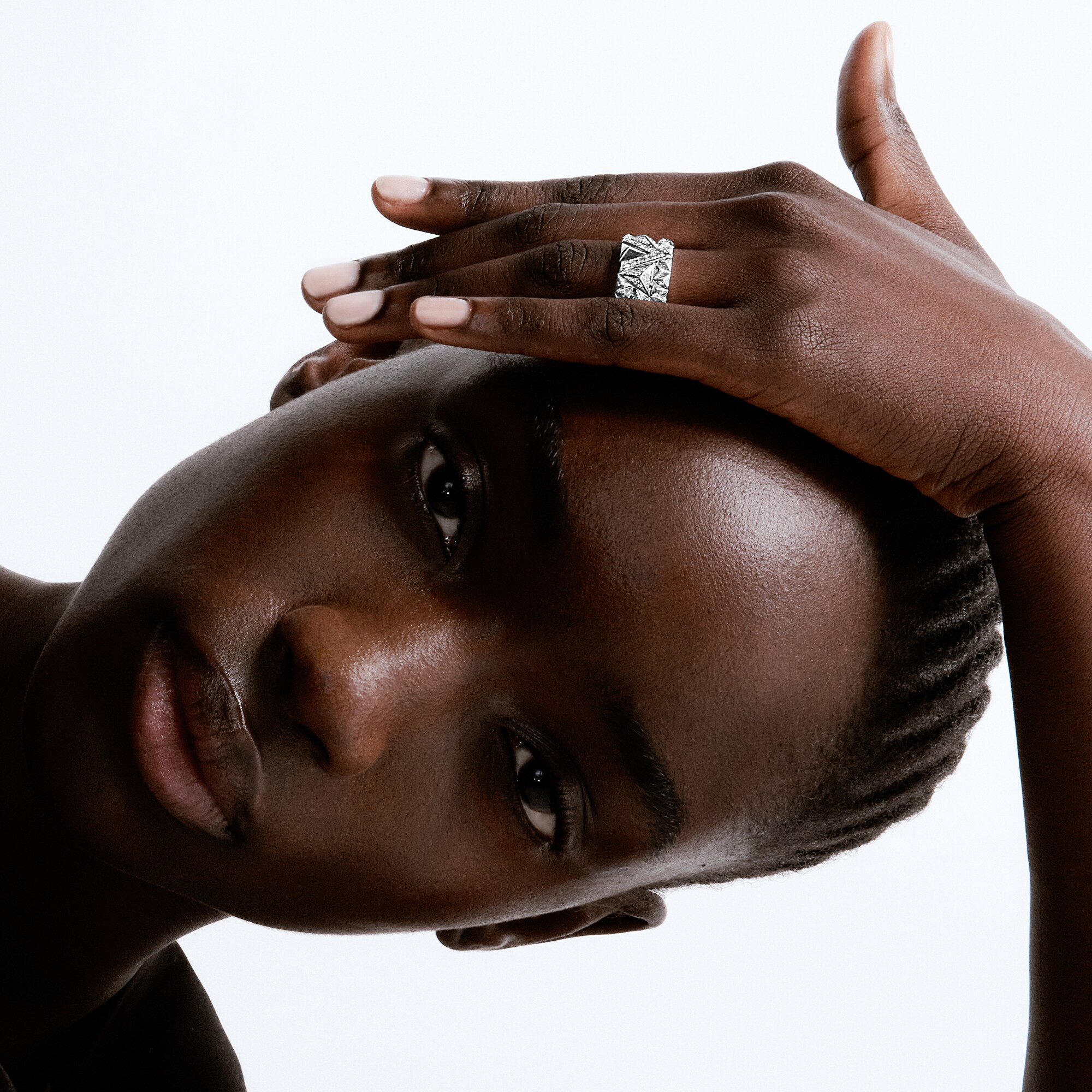 แหวน Pure V ไวท์โกลด์และเพชร  in จิวเวลรี่