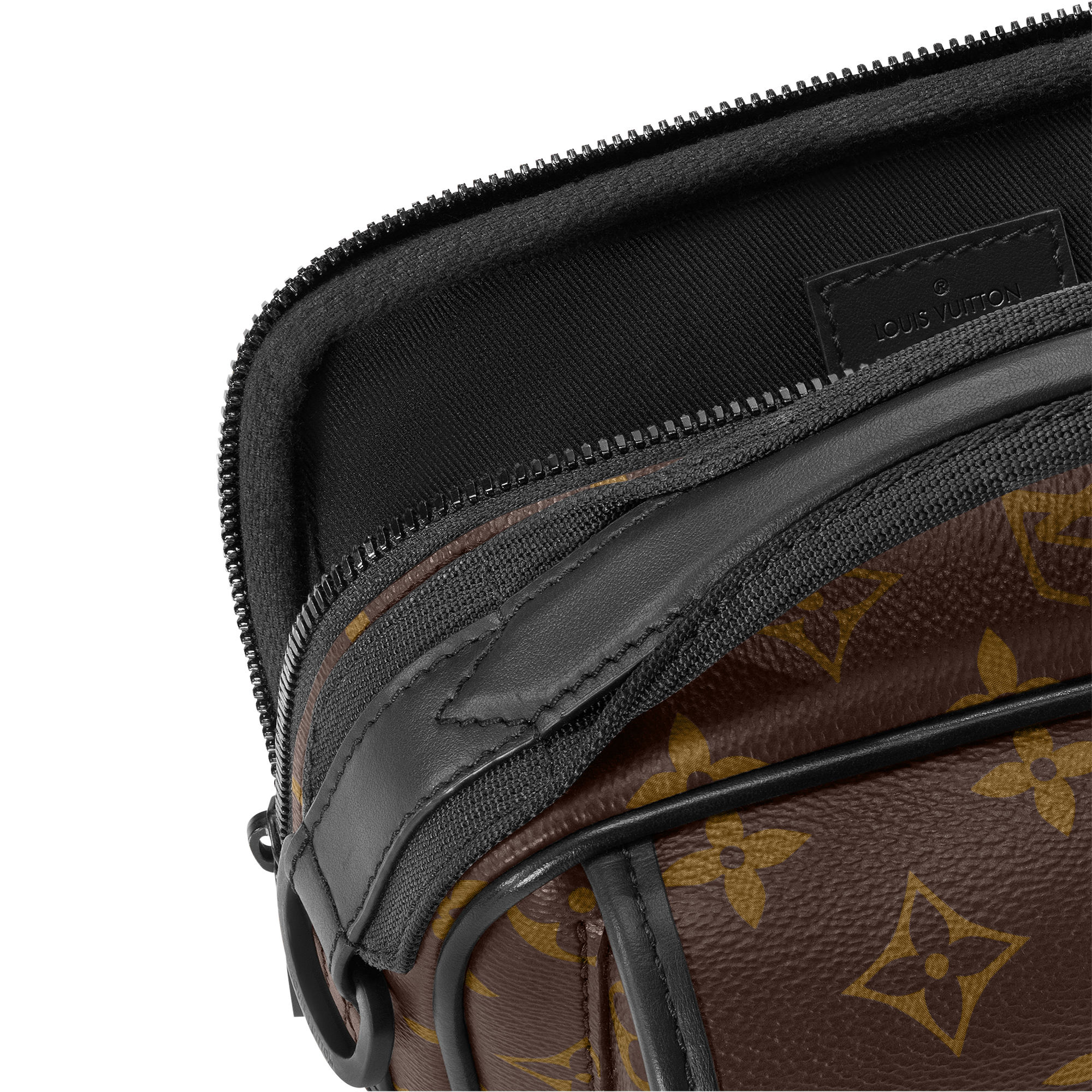 กระเป๋าแมสเซนเจอร์รุ่น Quest Monogram Macassar in ผู้ชาย