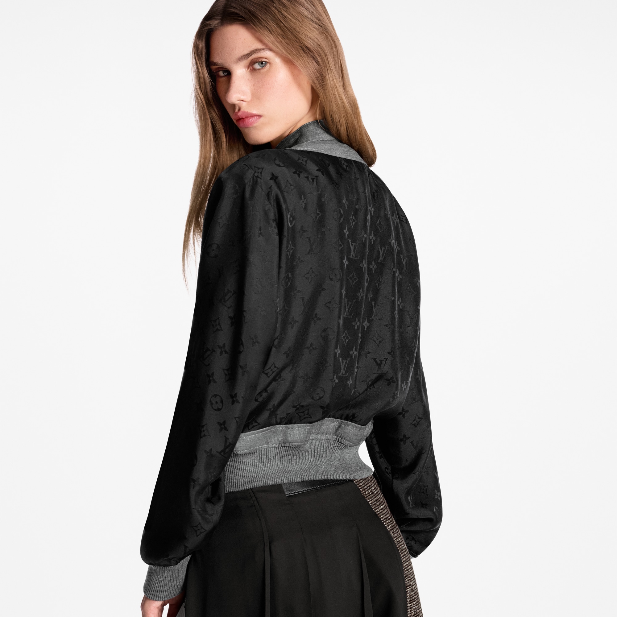 เสื้อแจ็คเก็ตบอมเบอร์แต่งเนมแท็ก ใส่ได้ทั้งสองด้าน  in ผู้หญิง