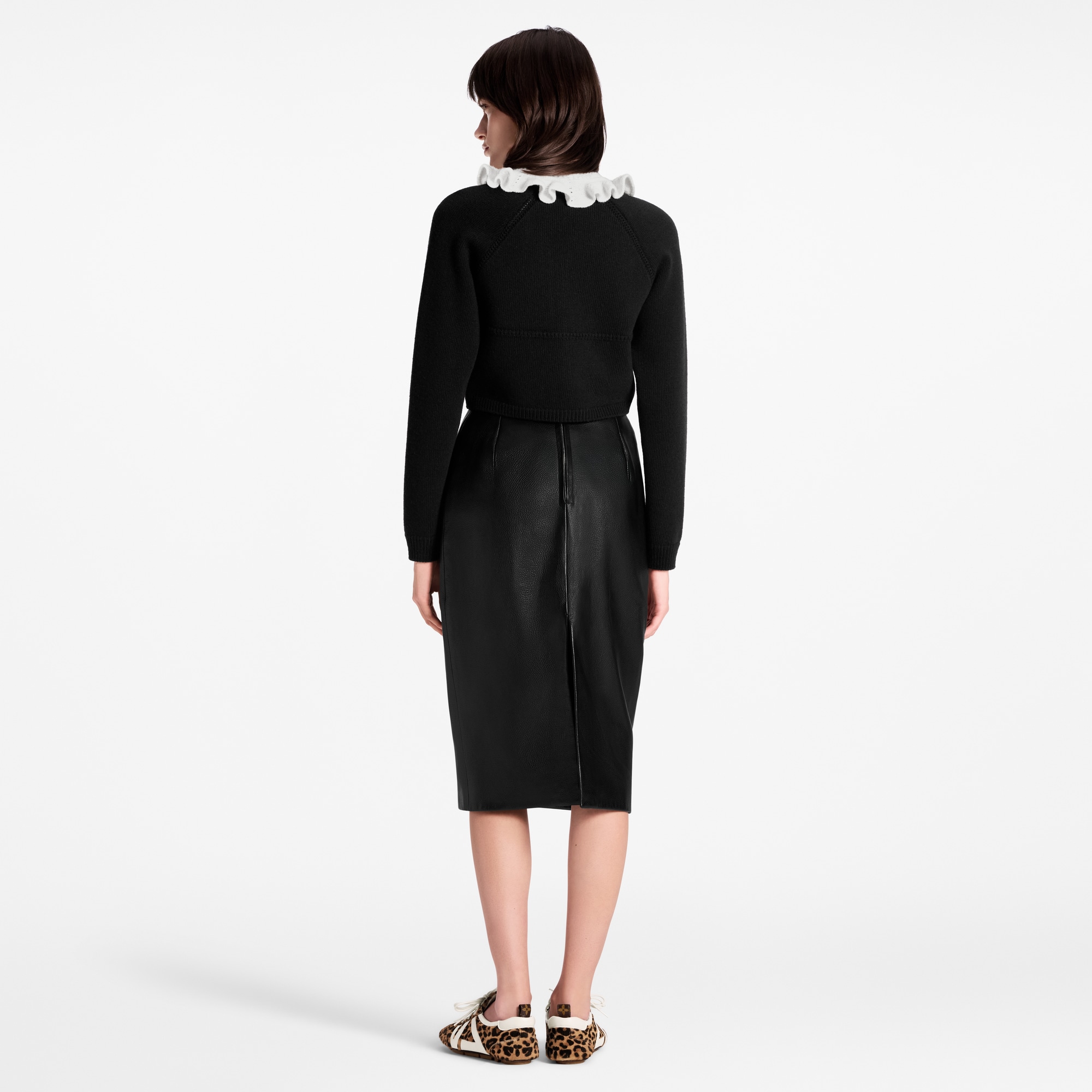 Ruffle Collar Cardigan  in ผู้หญิง