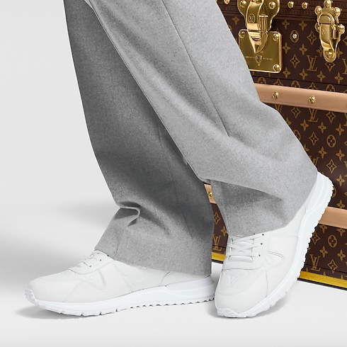 รองเท้าผ้าใบรุ่น Run Away in ผู้ชาย's รองเท้า รองเท้าผ้าใบสำหรับผู้ชาย collections by Louis Vuitton (การย่อ/ขยายผลิตภัณฑ์)