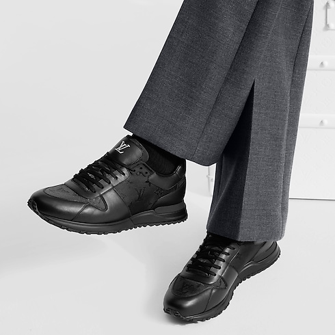 รองเท้าผ้าใบรุ่น Run Away in ผู้ชาย's รองเท้า รองเท้าผ้าใบสำหรับผู้ชาย collections by Louis Vuitton (การย่อ/ขยายผลิตภัณฑ์)