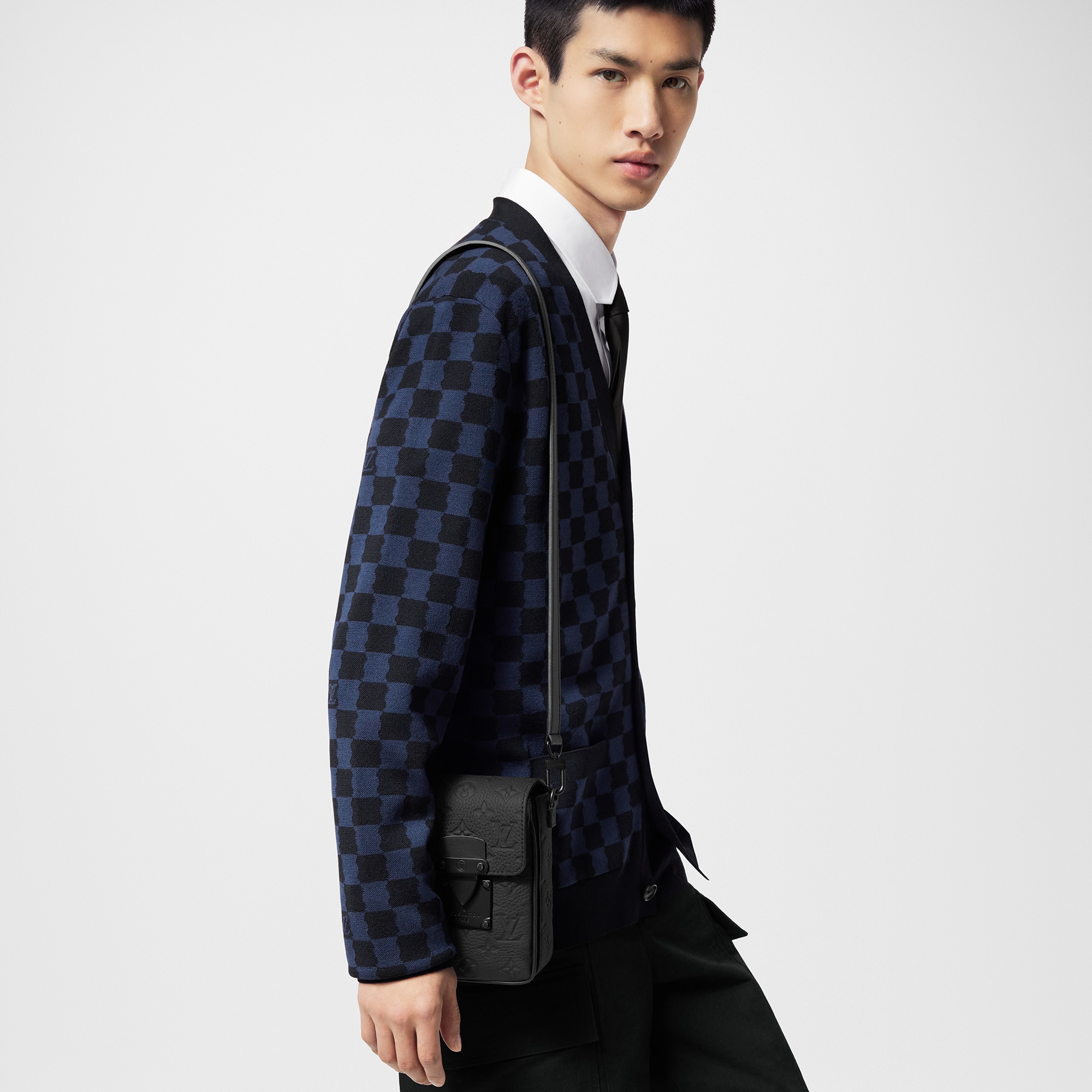กระเป๋าสตางค์แบบสะพายรุ่น S-Lock Vertical หนัง Taurillon ลาย Monogram  in ผู้ชาย