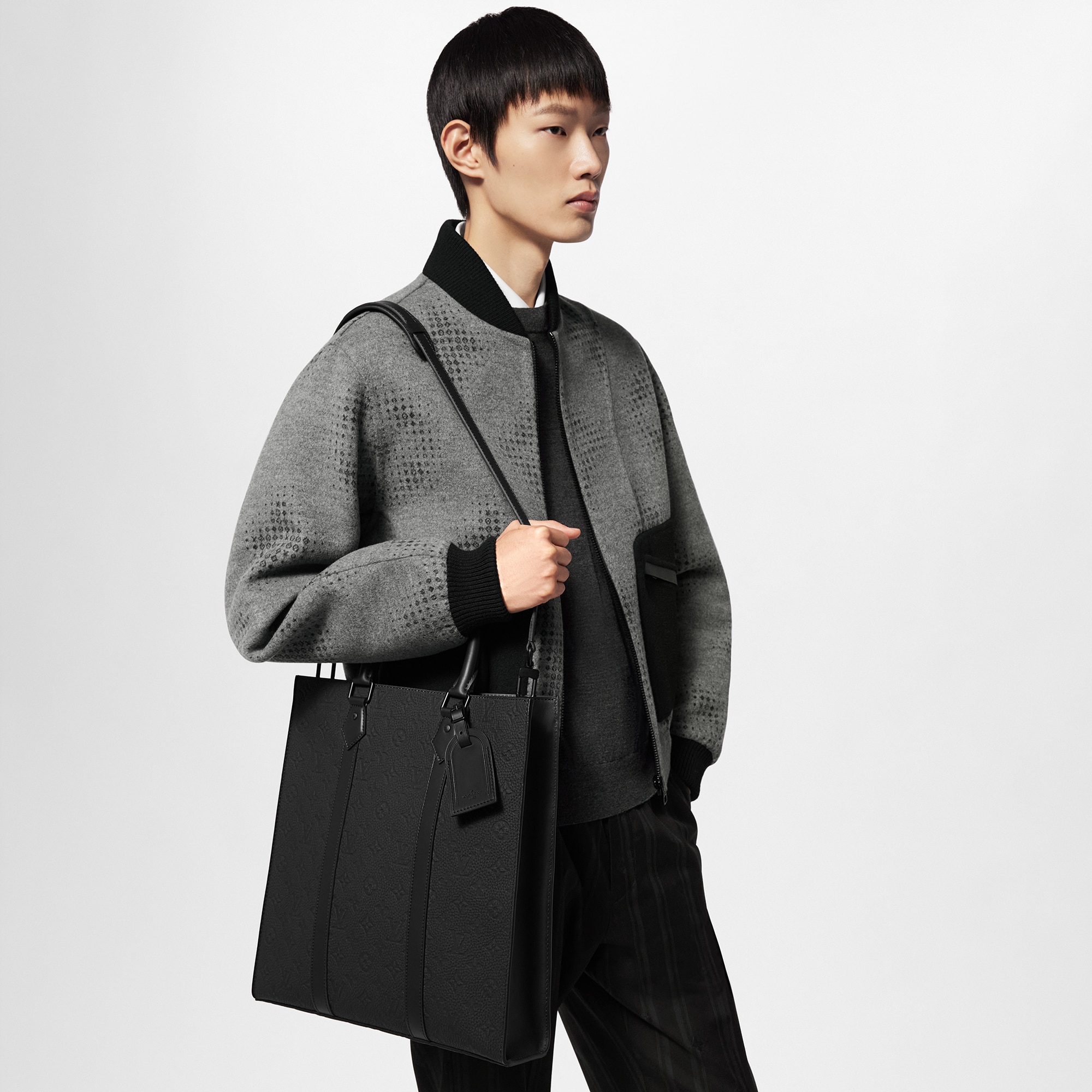 กระเป๋ารุ่น Sac Plat NV หนัง Taurillon ลาย Monogram  in ผลิตภัณฑ์ใหม่