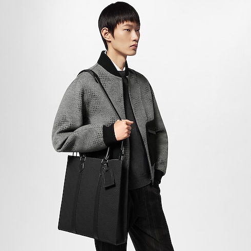 กระเป๋ารุ่น Sac Plat NV หนัง Taurillon ลาย Monogram in ผลิตภัณฑ์ใหม่'s สำหรับผู้ชาย New Formal collections by Louis Vuitton (การย่อ/ขยายผลิตภัณฑ์)