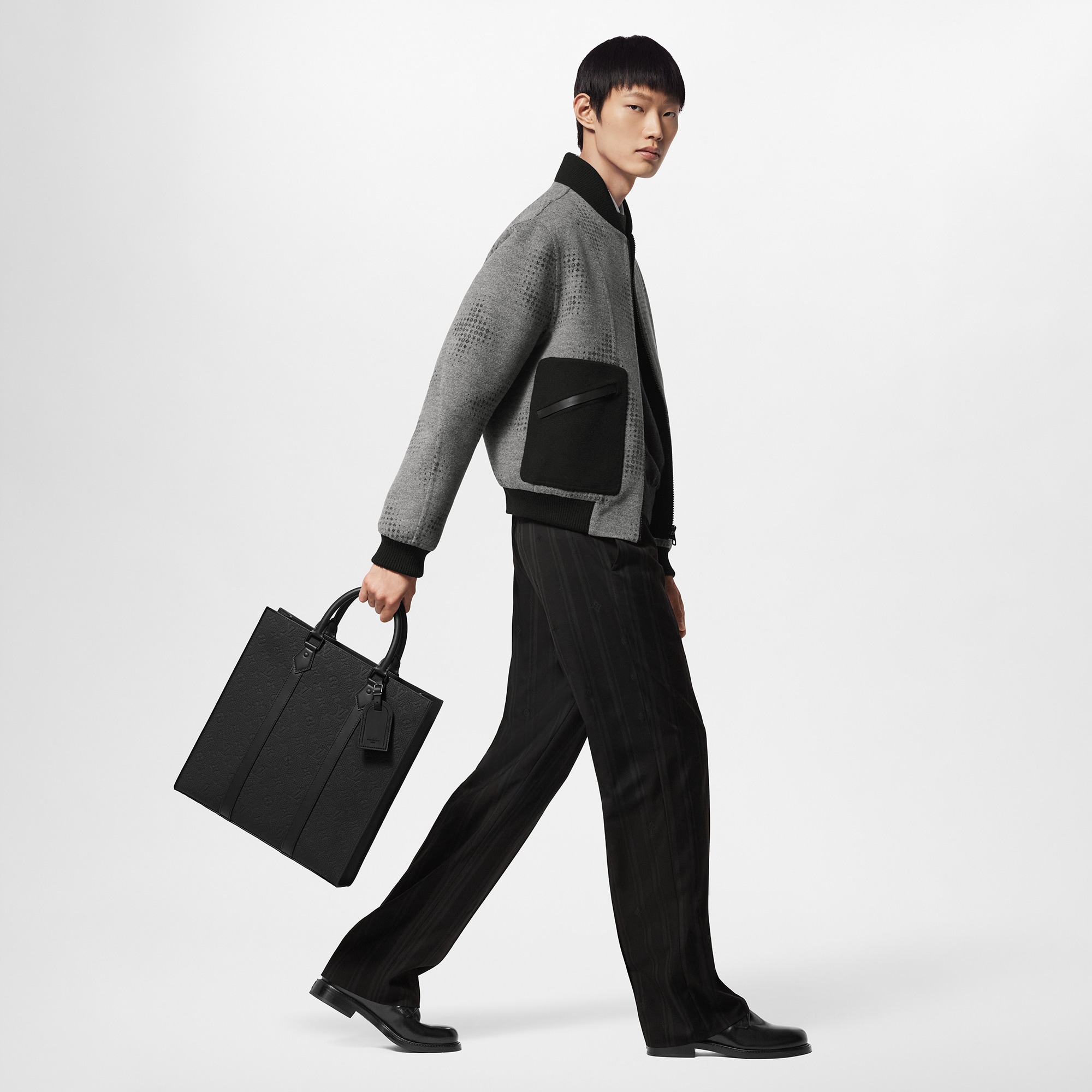กระเป๋ารุ่น Sac Plat NV หนัง Taurillon ลาย Monogram  in ผลิตภัณฑ์ใหม่
