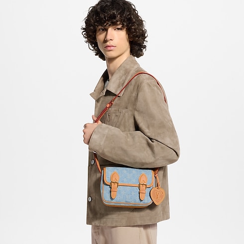 กระเป๋าสตางค์แบบสะพายรุ่น Satchel Monogram แคนวาสประเภทอื่น in กระเป๋าและผลิตภัณฑ์เครื่องหนังขนาดเล็ก's ผลิตภัณฑ์เครื่องหนังขนาดเล็กสำหรับผู้ชาย กระเป๋ามินิ collections by Louis Vuitton (การย่อ/ขยายผลิตภัณฑ์)