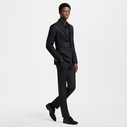 กางเกงทรงซิกาแรตแบบทางการผ้าซาติน in ผู้ชาย's เสื้อผ้า กางเกงสำหรับผู้ชาย collections by Louis Vuitton (การย่อ/ขยายผลิตภัณฑ์)