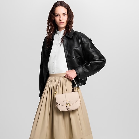 กระเป๋ารุ่น Saumur BB Epi in ผู้หญิง's กระเป๋าถือ คอลเล็คชั่นทั้งหมด collections by Louis Vuitton (การย่อ/ขยายผลิตภัณฑ์)