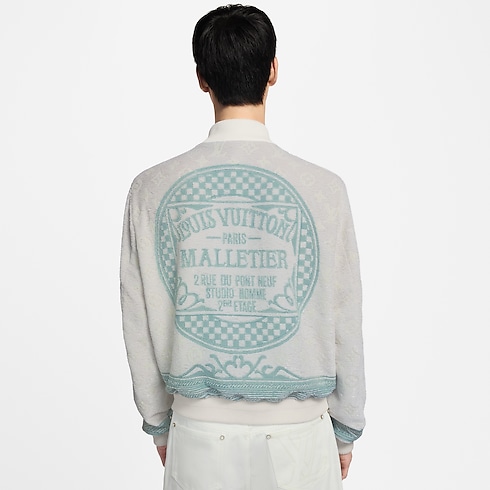 เสื้อแจ็คเก็ตบอมเบอร์ปักเลื่อม in ผู้ชาย's เสื้อผ้า เสื้อโค้ทกันหนาวสำหรับผู้ชาย collections by Louis Vuitton (การย่อ/ขยายผลิตภัณฑ์)