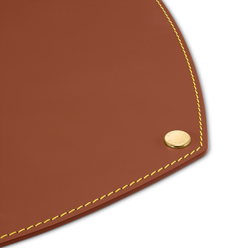 เซ็ตแผ่นรองจานรุ่น Rivet 2 แผ่น in ทรังก์ การเดินทาง และ บ้าน's บ้านและศิลปะการไดนิ่ง ที่สุดแห่งศิลปะการไดนิ่ง collections by Louis Vuitton (การย่อ/ขยายผลิตภัณฑ์)