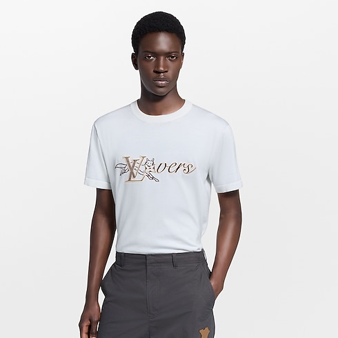 เสื้อคอกลมแขนสั้น in ผู้ชาย's เสื้อผ้า เสื้อผ้าสำหรับผู้ชาย collections by Louis Vuitton (การย่อ/ขยายผลิตภัณฑ์)