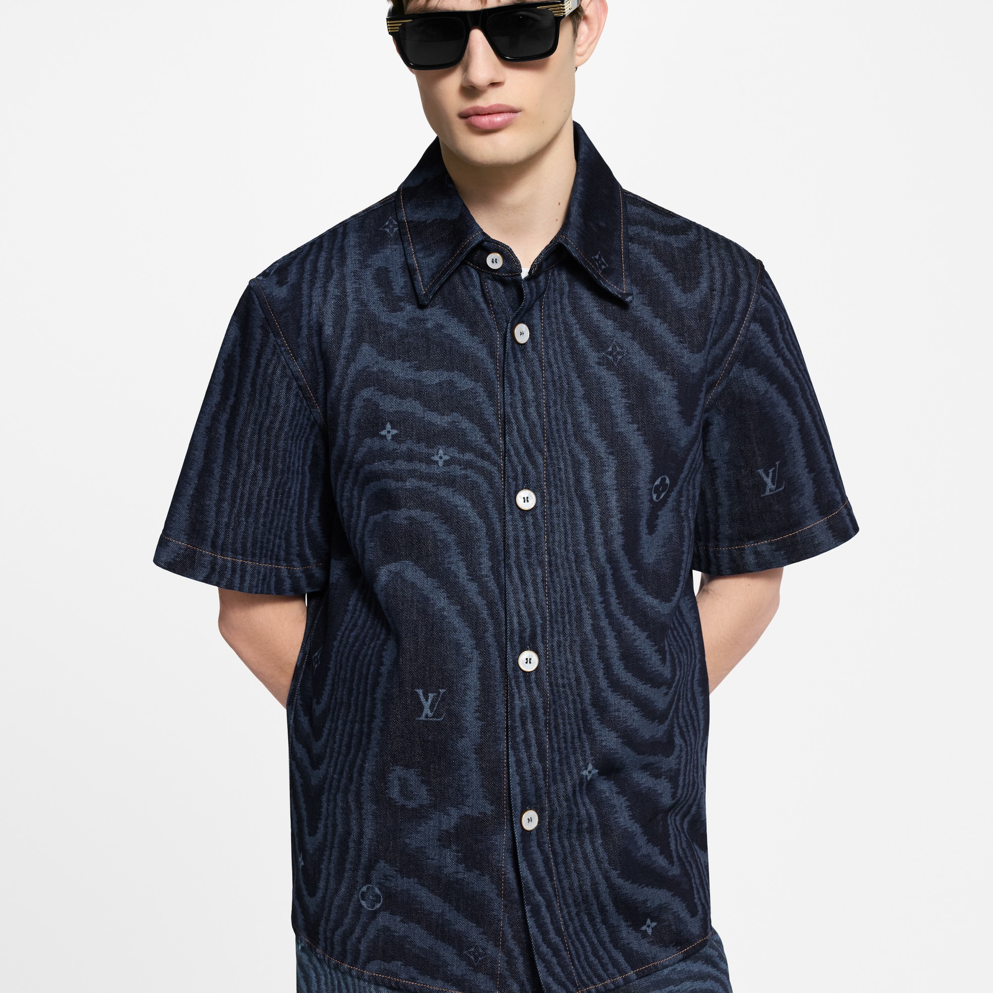 เสื้อเชิ้ตเดนิมแขนสั้น  in ผู้ชาย