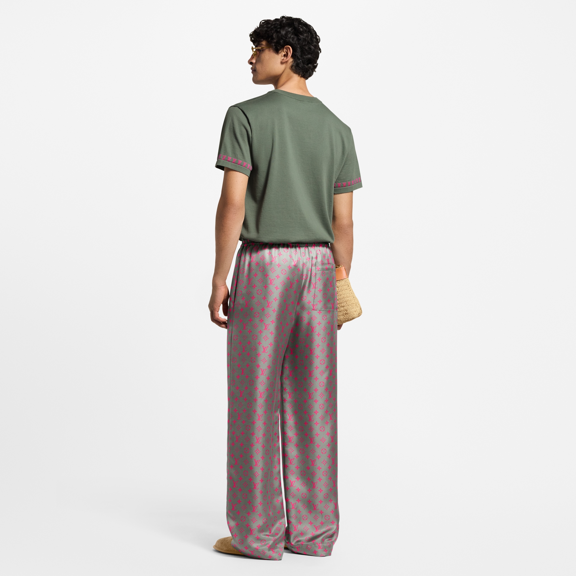 เสื้อคอกลมแขนสั้นลายสัญลักษณ์  in ผู้ชาย