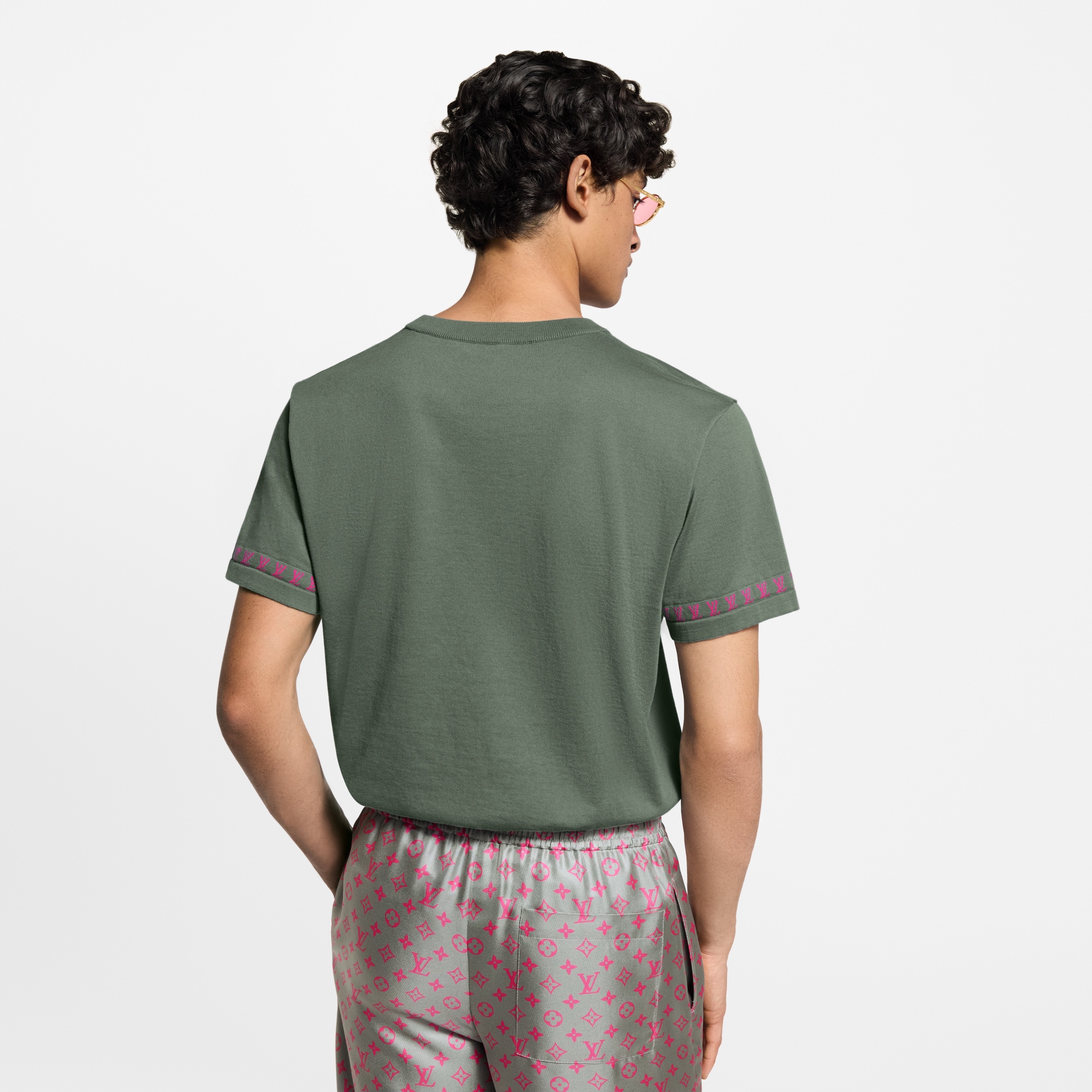 เสื้อคอกลมแขนสั้นลายสัญลักษณ์  in ผู้ชาย