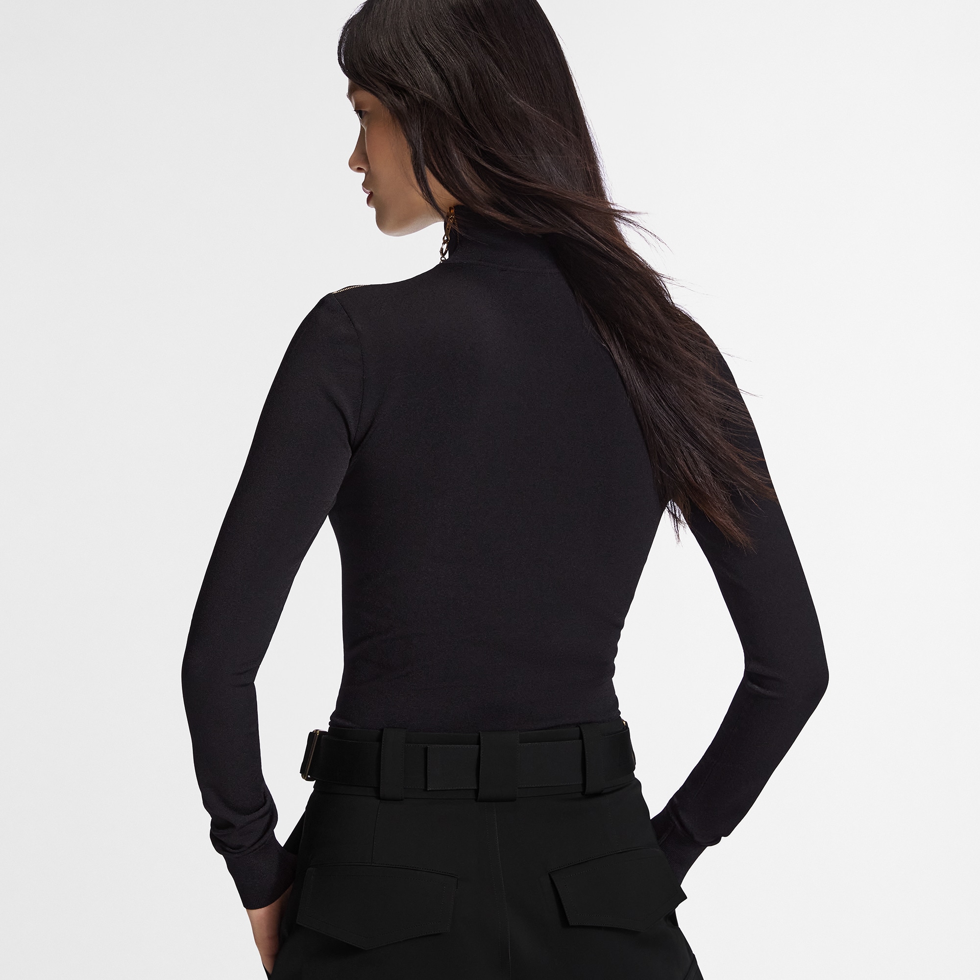 เสื้อสเวตเตอร์คอเต่าแต่งดีเทลไหล่  in Women