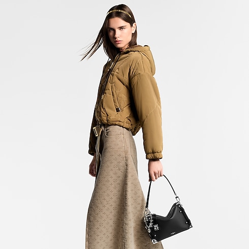 กระเป๋ารุ่น Side Trunk MM H27 in กระเป๋าและผลิตภัณฑ์เครื่องหนังขนาดเล็ก's สำหรับผู้หญิง ไอคอนิก collections by Louis Vuitton (การย่อ/ขยายผลิตภัณฑ์)