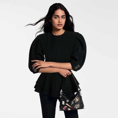 กระเป๋ารุ่น Side Trunk MM H27 in กระเป๋าและผลิตภัณฑ์เครื่องหนังขนาดเล็ก's สำหรับผู้หญิง ไอคอนิก collections by Louis Vuitton (การย่อ/ขยายผลิตภัณฑ์)