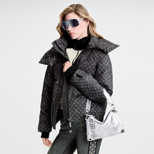 Side Trunk MM in กระเป๋าและผลิตภัณฑ์เครื่องหนังขนาดเล็ก's สำหรับผู้หญิง ไอคอนิก collections by Louis Vuitton (การย่อ/ขยายผลิตภัณฑ์)