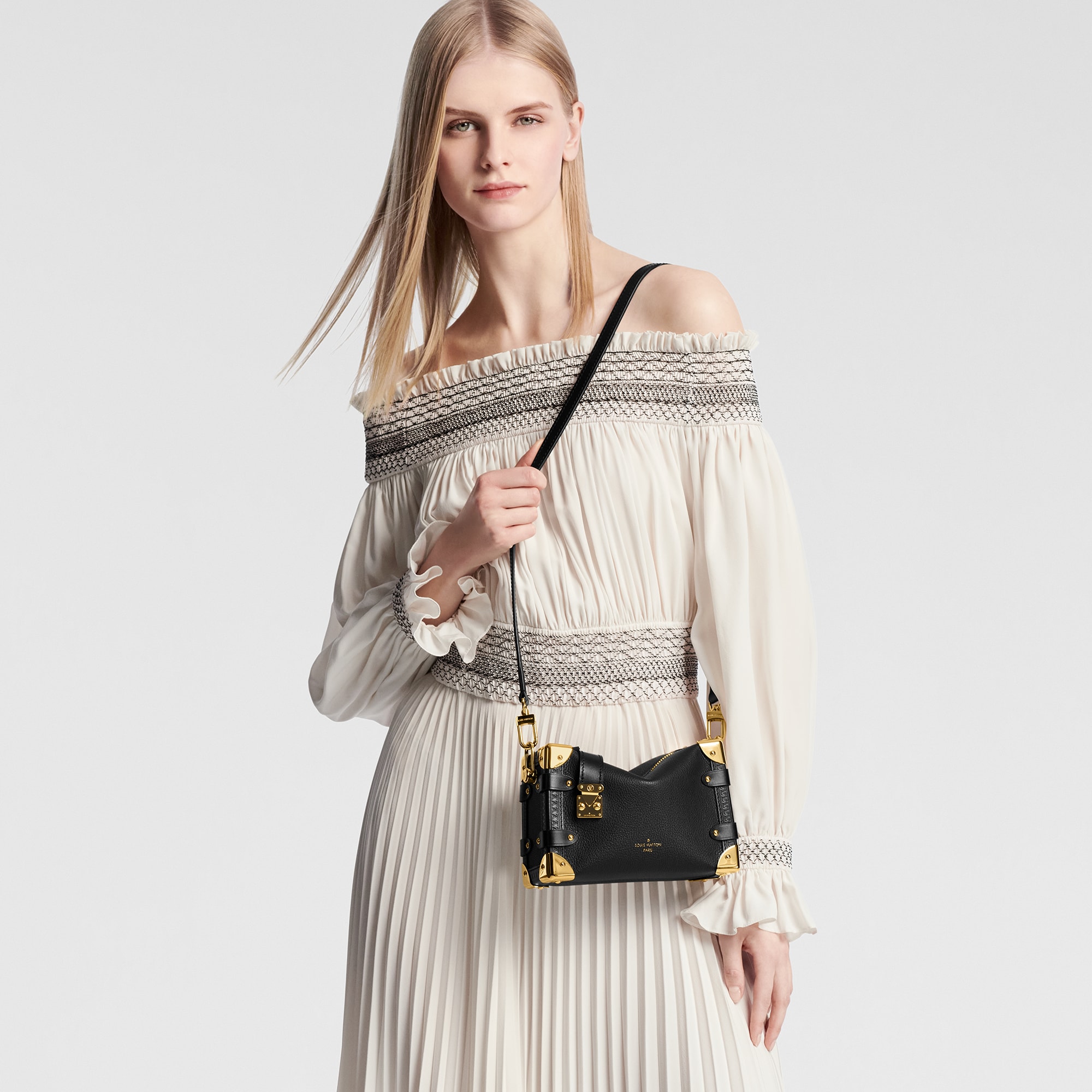 กระเป๋ารุ่น Side Trunk PM H27 in ผู้หญิง