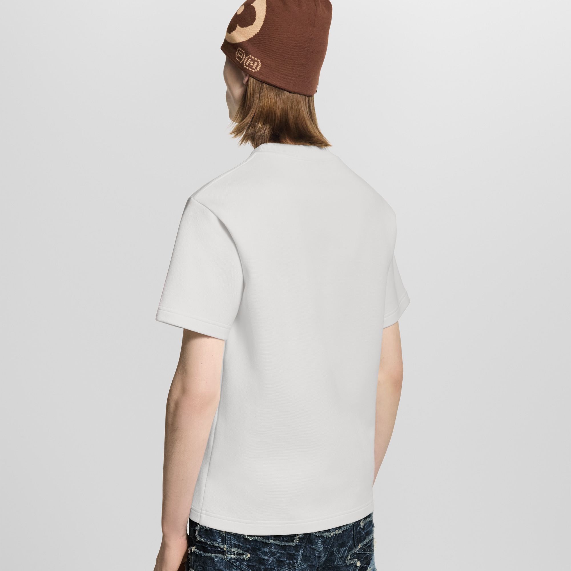เสื้อยืดแต่งกระเป๋าเสื้อลายสัญลักษณ์  in ผู้ชาย