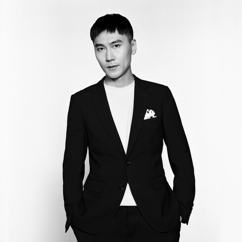 Signature Sofa Indoor By Frank Chou in ทรังก์ การเดินทาง และ บ้าน's บ้านและศิลปะการไดนิ่ง เฟอร์นิเจอร์ collections by Louis Vuitton