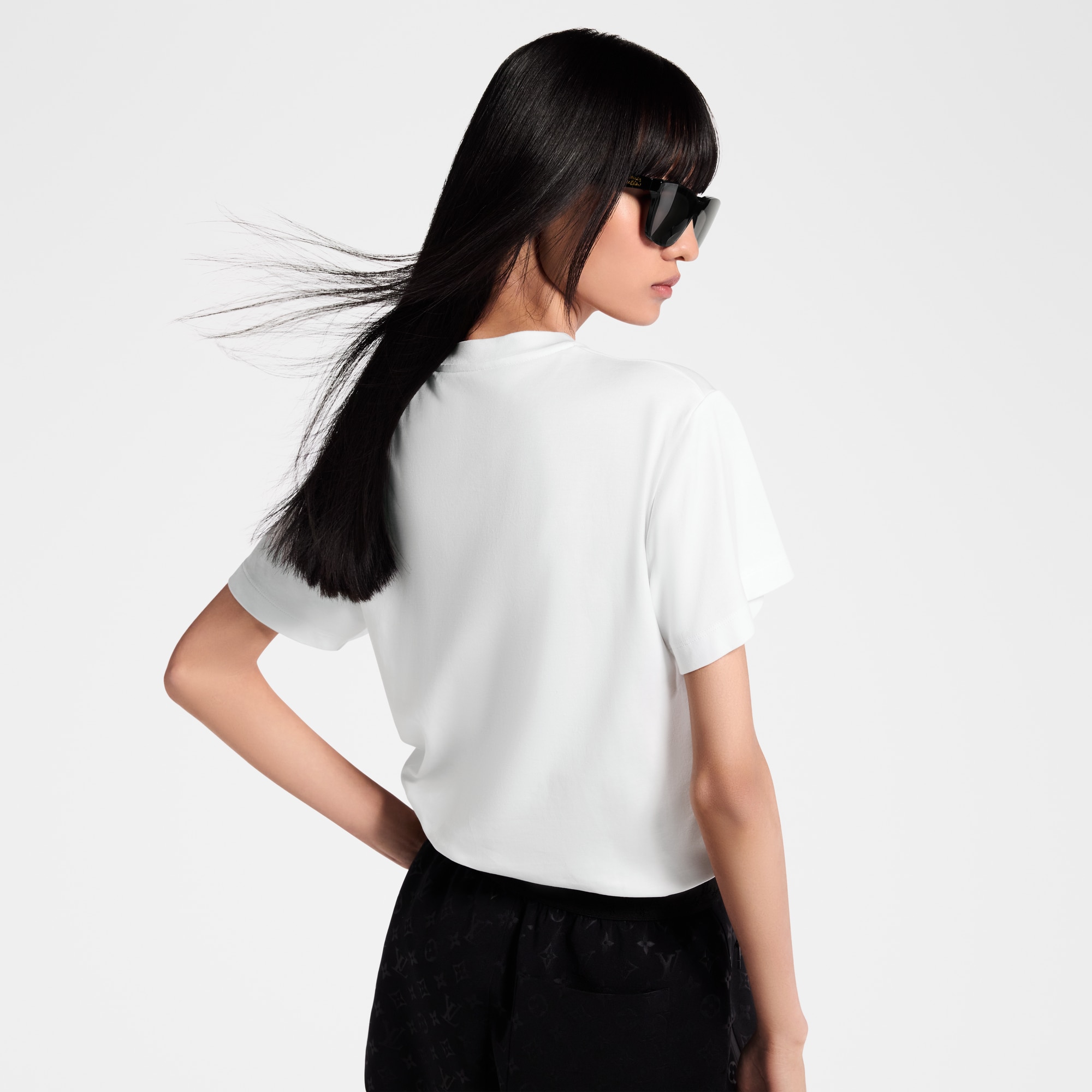เสื้อยืดลายสัญลักษณ์แต่งดีเทลซิป  in ผู้หญิง