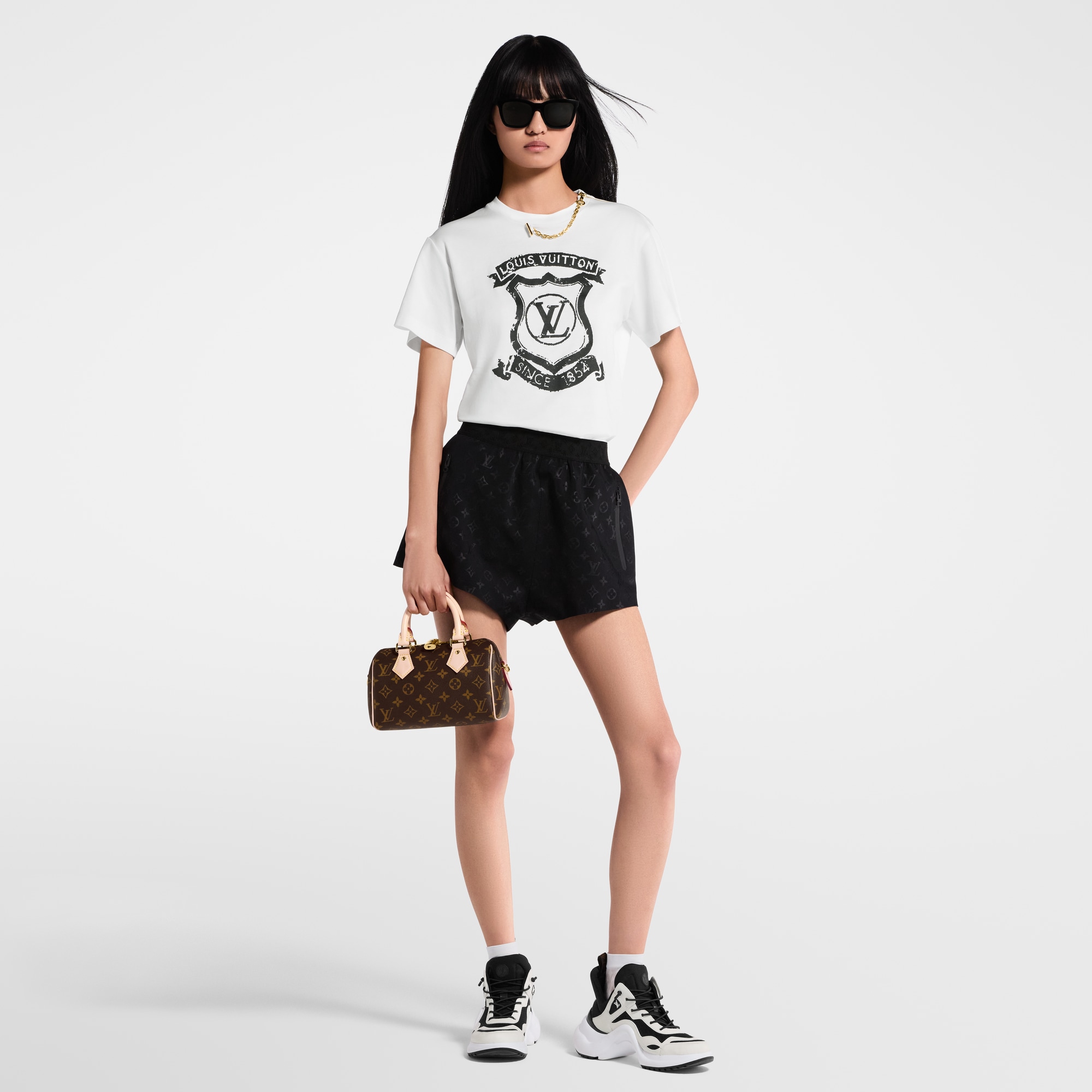 เสื้อยืดลายสัญลักษณ์แต่งดีเทลซิป  in ผู้หญิง