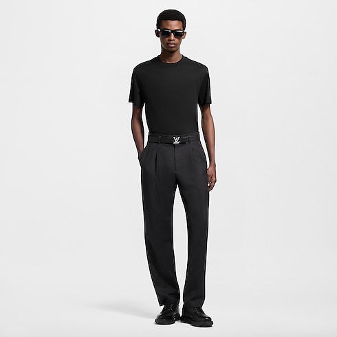 เสื้อยืดผ้าไหมผสม in ผู้ชาย's เสื้อผ้า เสื้อยืด และ เสื้อโปโลสำหรับผู้ชาย collections by Louis Vuitton (การย่อ/ขยายผลิตภัณฑ์)