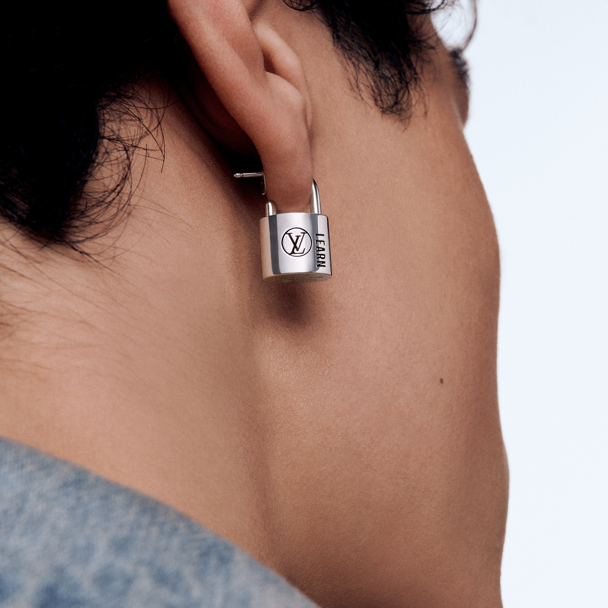 ต่างหู Silver Lockit เงินสเตอร์ลิง แลคเกอร์สีดำ  in จิวเวลรี่