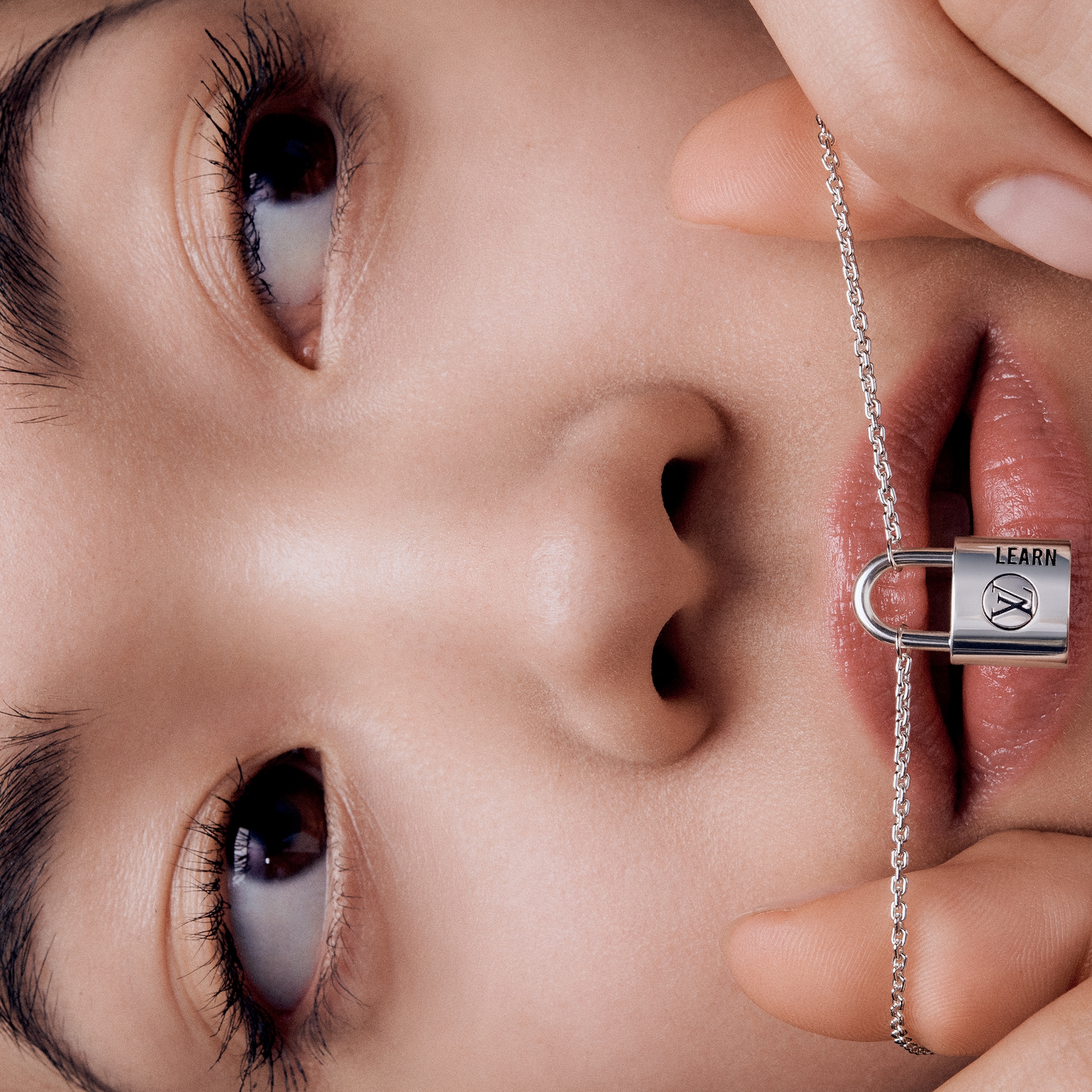 จี้ Silver Lockit เงินสเตอร์ลิงเคลือบแลคเกอร์สีดำ  in จิวเวลรี่