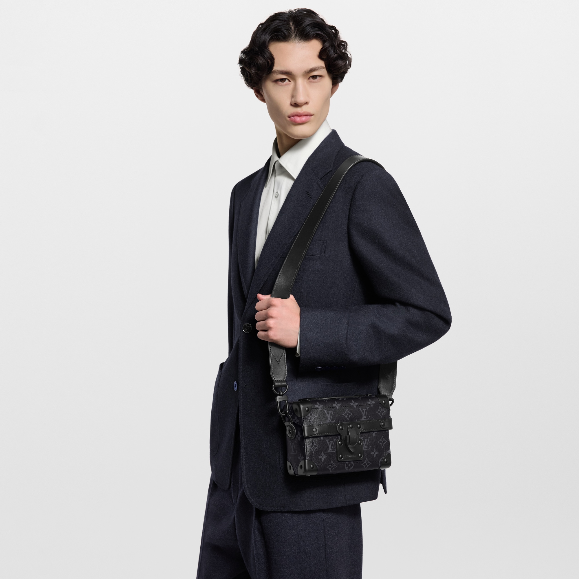 กระเป๋ารุ่น Soul Trunk Monogram Eclipse in ผู้ชาย